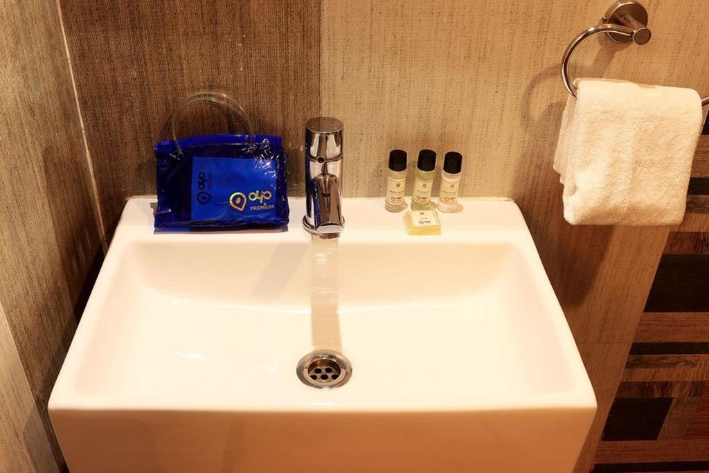 Oyo 1522 Npg Hotel Kolkata Luaran gambar